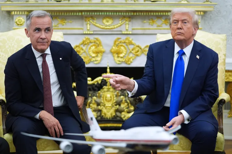 Карни рассказал, что Трамп подарил ему золотые ключи от Белого дома с шуткой про выстрел