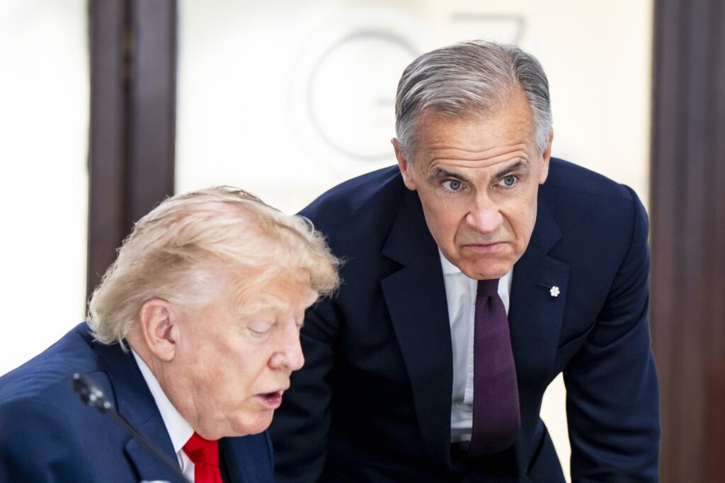 Большинство канадцев хотят ответа на пошлины Трампа на фоне снижения доверия к Карни