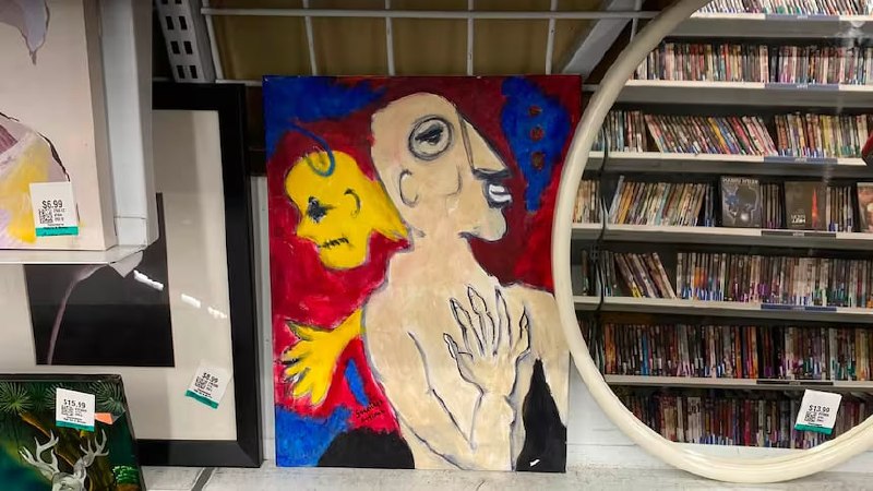 Художественная галерея Пентиктона столкнулась с критикой после того, как передала пожертвованные картины в секонд-хенд