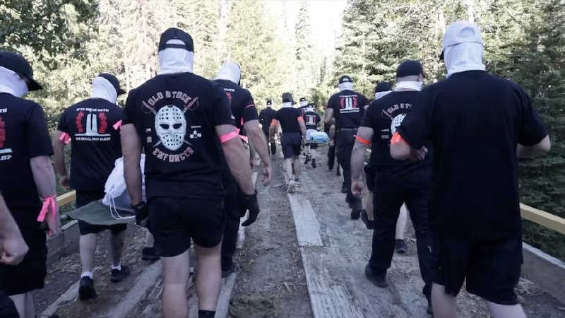 Крупная встреча сторонников превосходства белой расы потрясла жителей города в Альберте
