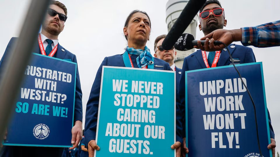 Бортпроводники WestJet начали забастовку, оставив тысячи путешественников без рейсов
