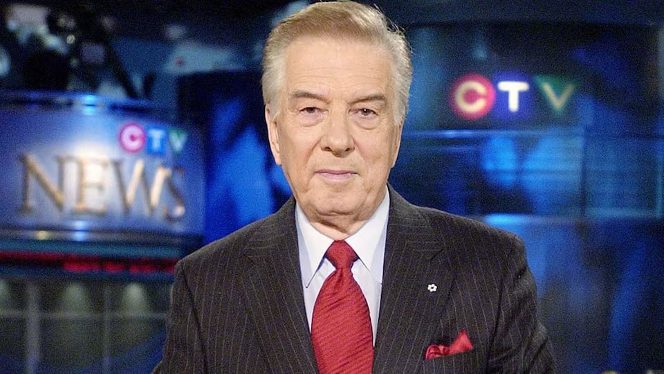 Бывший главный ведущий CTV News Ллойд Робертсон умер в возрасте 92 лет